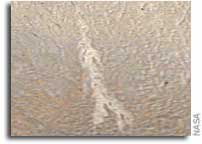NASA Images Suggest Water Still Flows in Brief Spurts on Mars