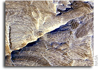 NASA Mars Orbiter Sees Effects of Ancient Underground Fluids