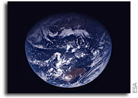 Rosetta: Earth�s true colours