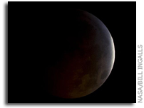 Photo: Total Lunar Eclipse as Seen From Earth's Surface