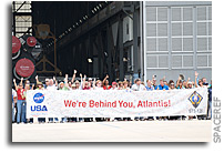 Photos: KSC Workers Gather To Wish Atlantis Well