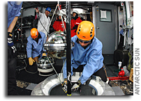 IceCube team completes massive neutrino detector at South Pole