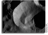 Image: Impact crater on Asteroid Vesta with an unusual rim