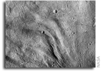 NASA Dawn Image: Undulating Terrain in Vesta's Southern Hemisphere