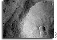 NASA Dawn Image of Asteroid Vesta: Double crater