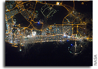 Images: City of Dubai, United Arab Emirates at Night As Seen From Orbit