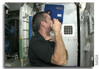 Chris Hadfield on How Astronauts Shave in Space