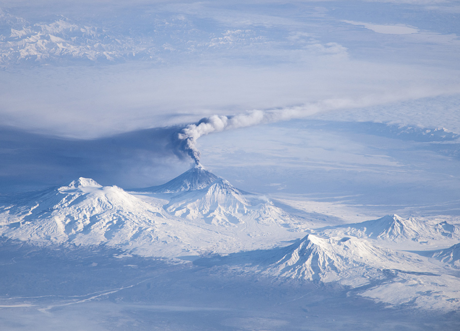 Superbe photo prise de la Station spatiale du volcan Kliuchevskoi, péninsule du Kamtchatka - Russie OoISS038-E-005515_lrg